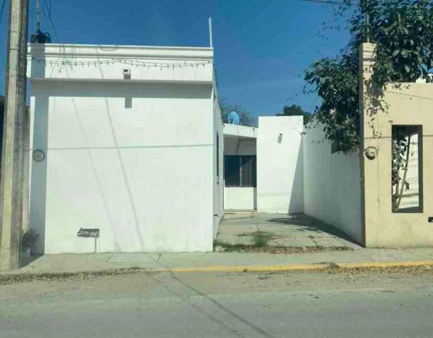 シウダー・バージェス Casa Orizabaヴィラ エクステリア 写真